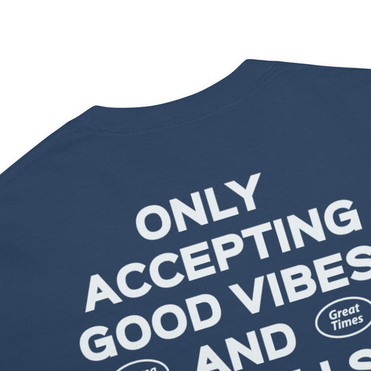 Good Vibes and Ski Pulls in Navy